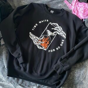 Skull hands crew neck